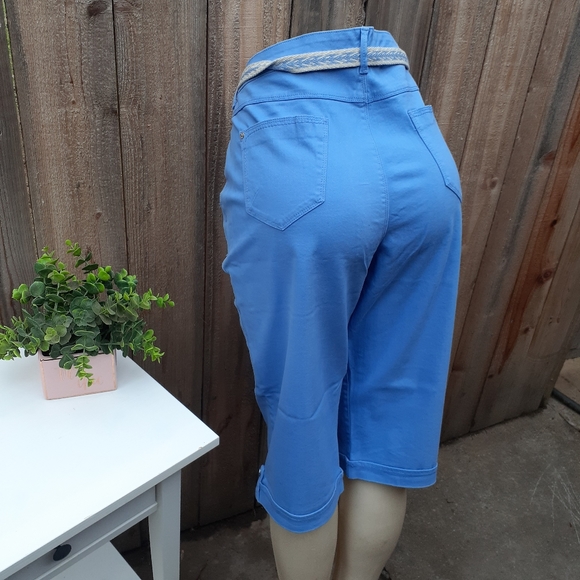 NWT Gloria Vanderbilt Skimmer Capri with Belt 18 - Picture 5 of 16